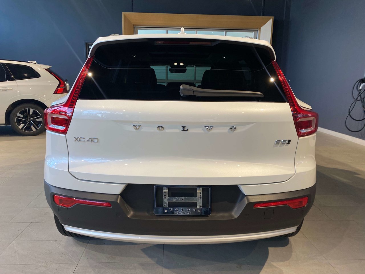 2024 Volvo XC40 B5 AWD Plus Bright Theme-3