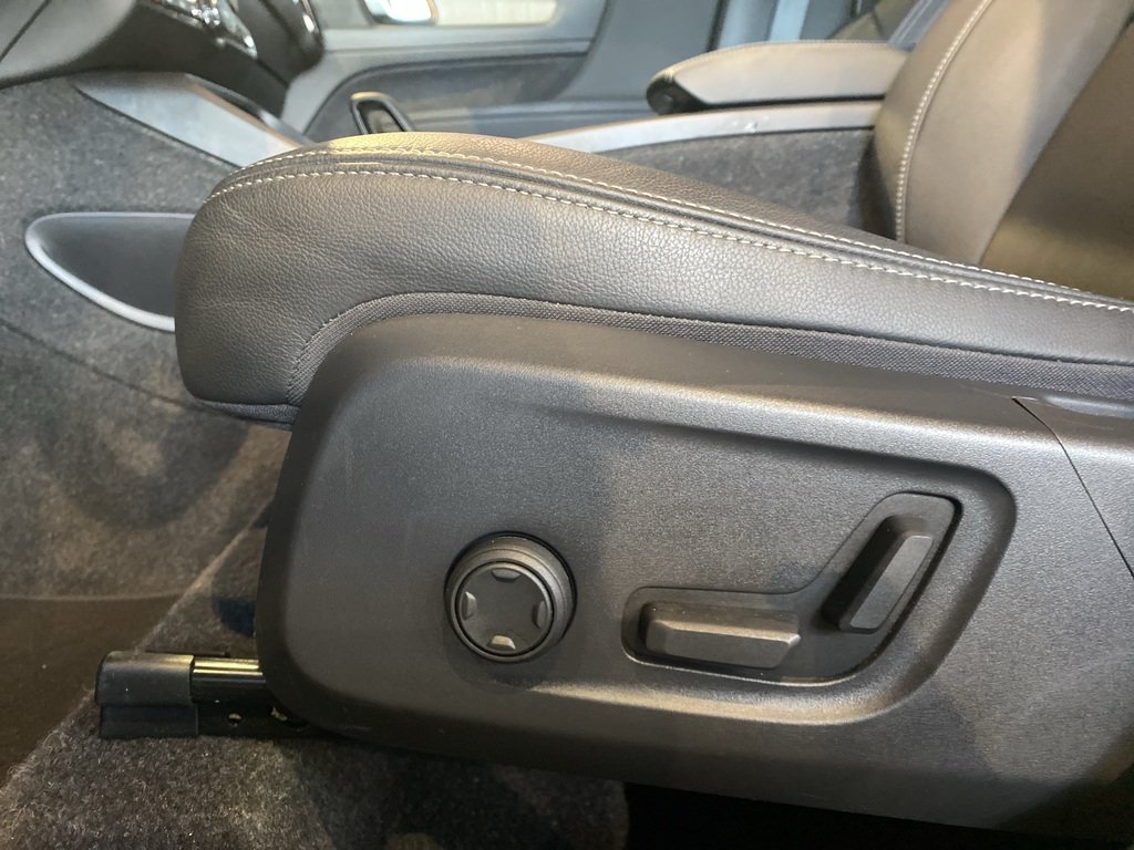 2025 Volvo XC40 B5 AWD Core Bright Theme-12