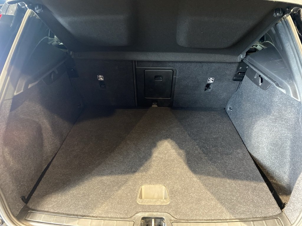 2025 Volvo XC40 B5 AWD Core Bright Theme-18