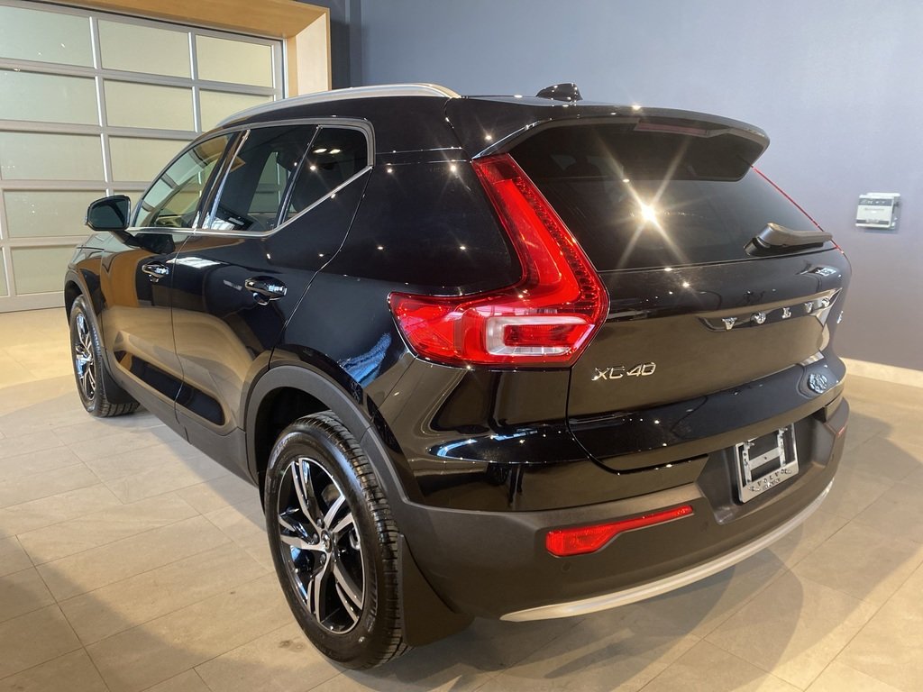 2025 Volvo XC40 B5 AWD Core Bright Theme-2