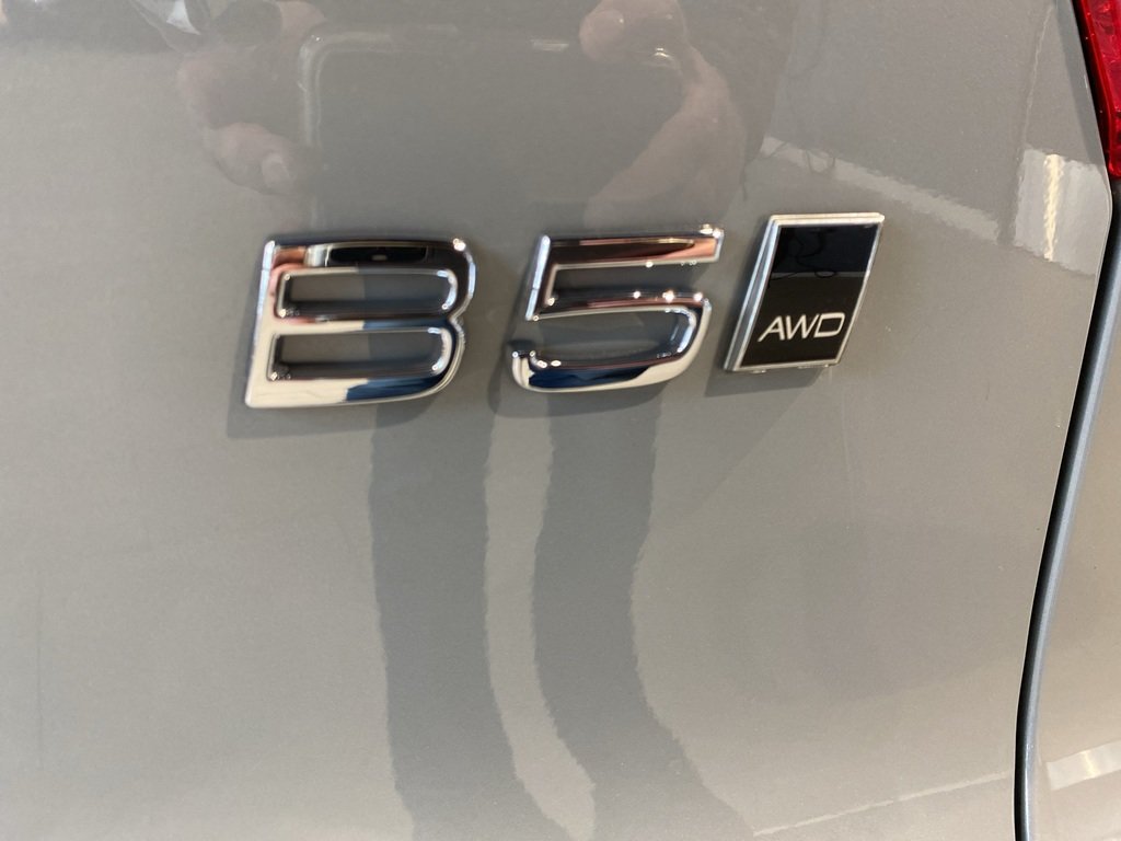 2025 Volvo XC40 B5 AWD Core Bright Theme-25