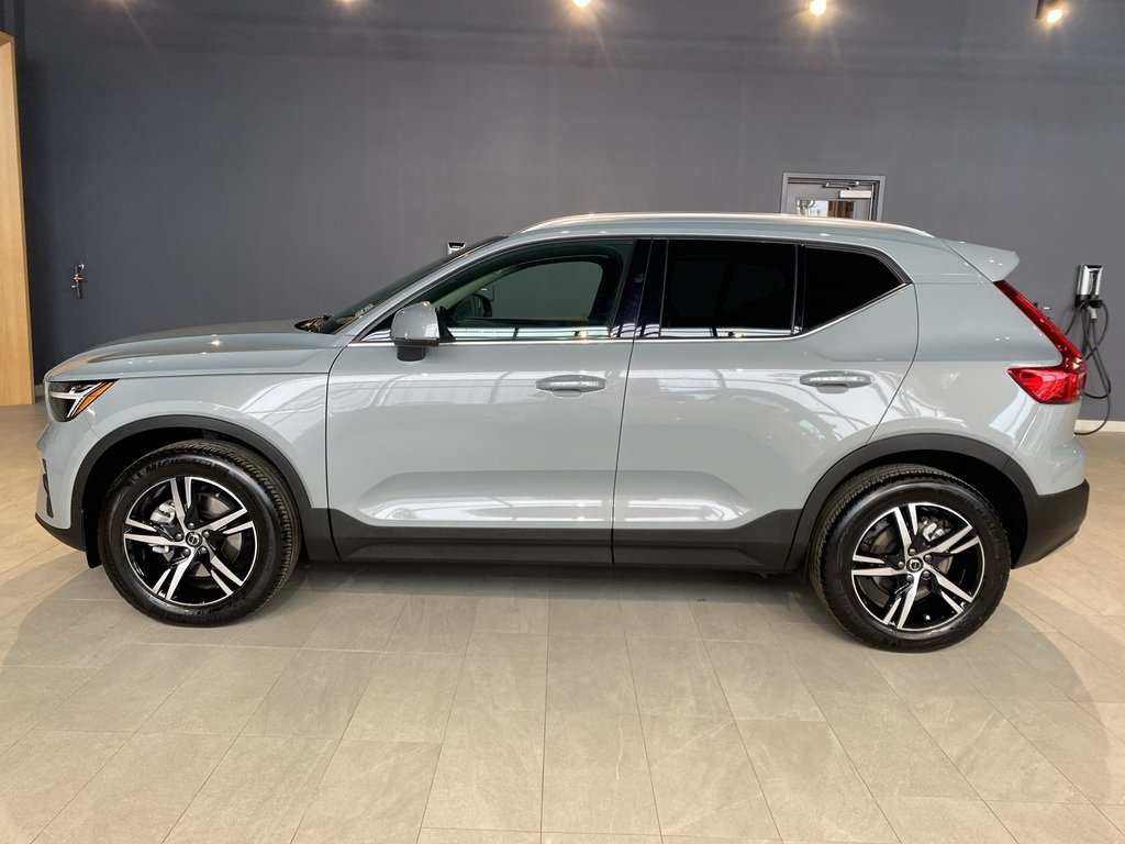 2025 Volvo XC40 B5 AWD Core Bright Theme-2