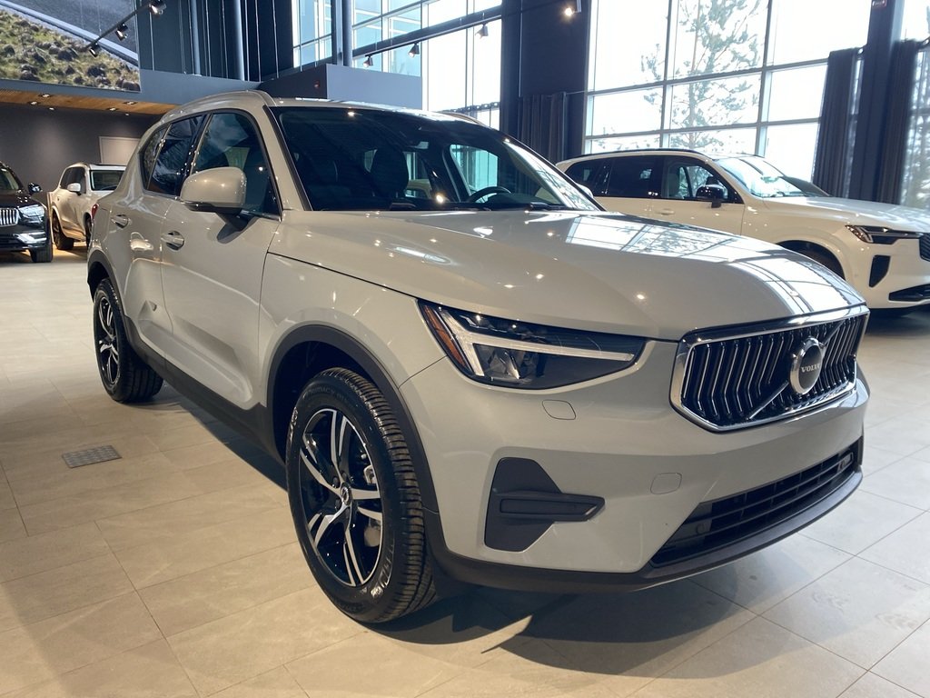 2025 Volvo XC40 B5 AWD Core Bright Theme-6
