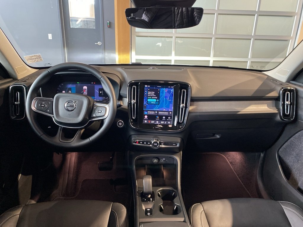 2025 Volvo XC40 B5 AWD Core Bright Theme-10