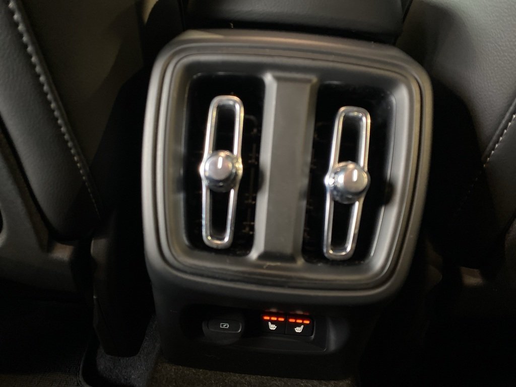 2025 Volvo XC40 B5 AWD Core Bright Theme-18