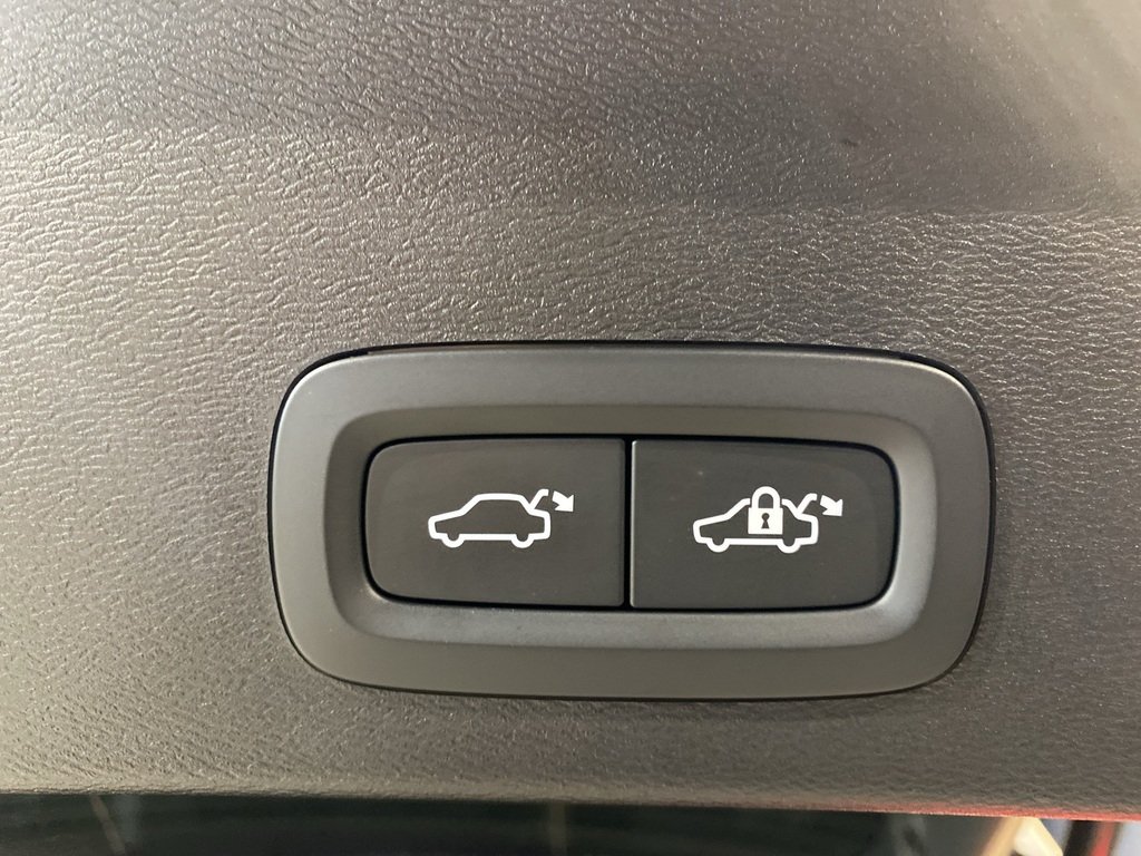 2025 Volvo XC40 B5 AWD Plus Dark Theme-20