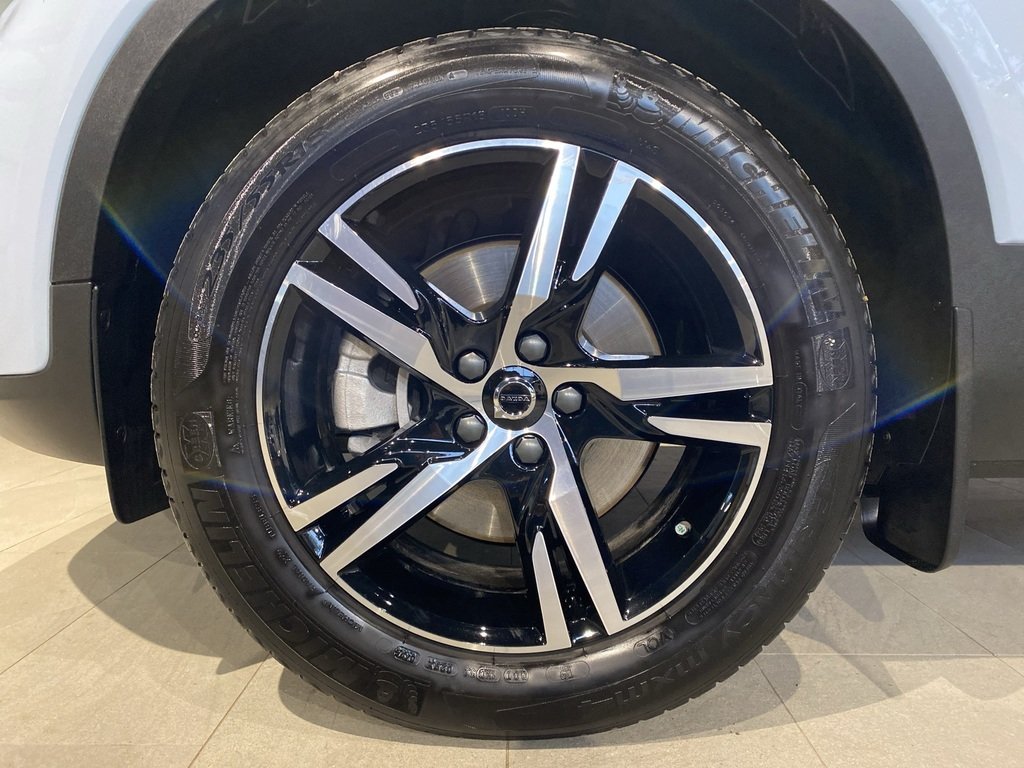 2025 Volvo XC40 B5 AWD Core Bright Theme-8