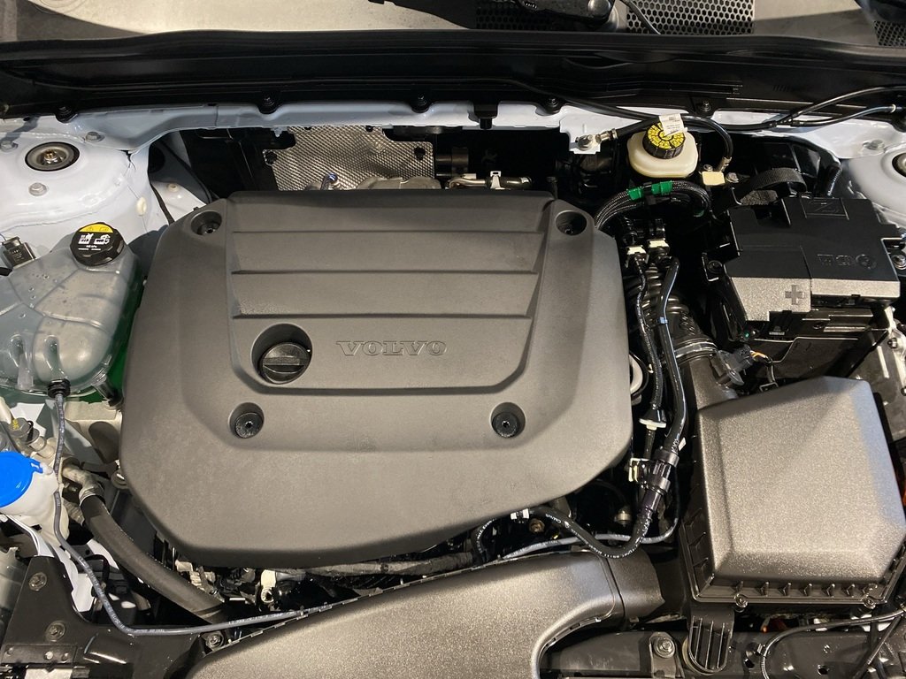 2025 Volvo XC40 B5 AWD Core Bright Theme-24