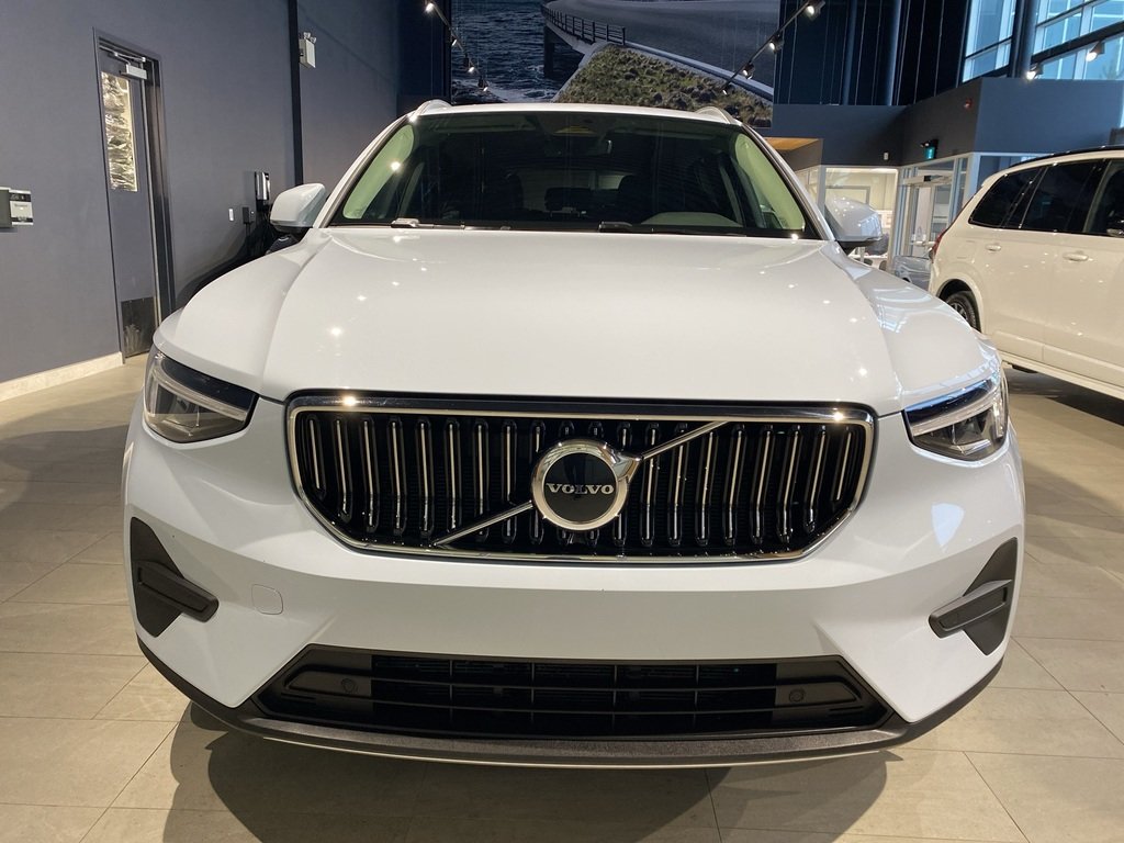 2025 Volvo XC40 B5 AWD Core Bright Theme-7