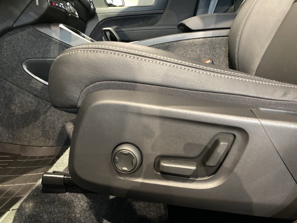 2025 Volvo XC40 B5 AWD Core Bright Theme-13