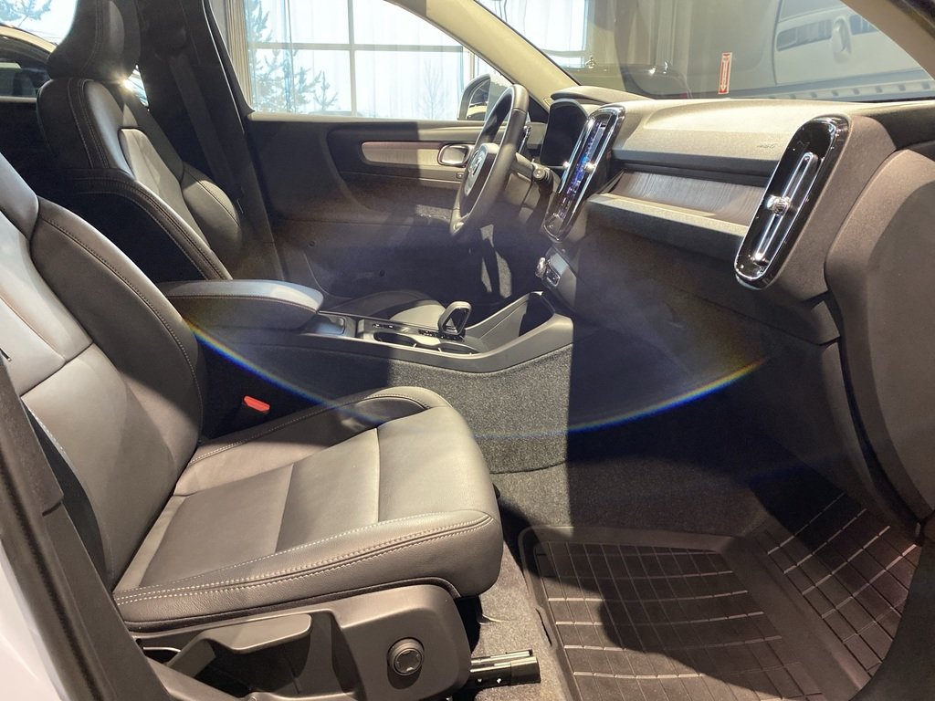 2025 Volvo XC40 B5 AWD Core Bright Theme-22
