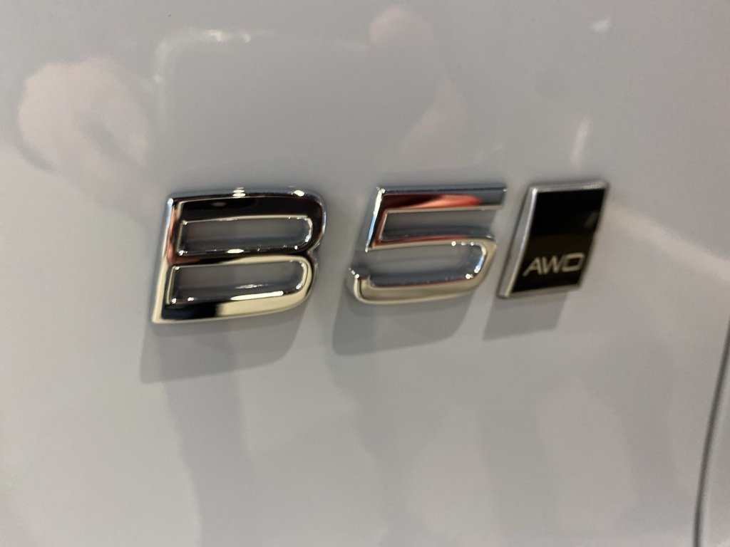 2025 Volvo XC40 B5 AWD Core Bright Theme-25