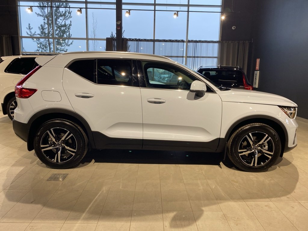2025 Volvo XC40 B5 AWD Core Bright Theme-5