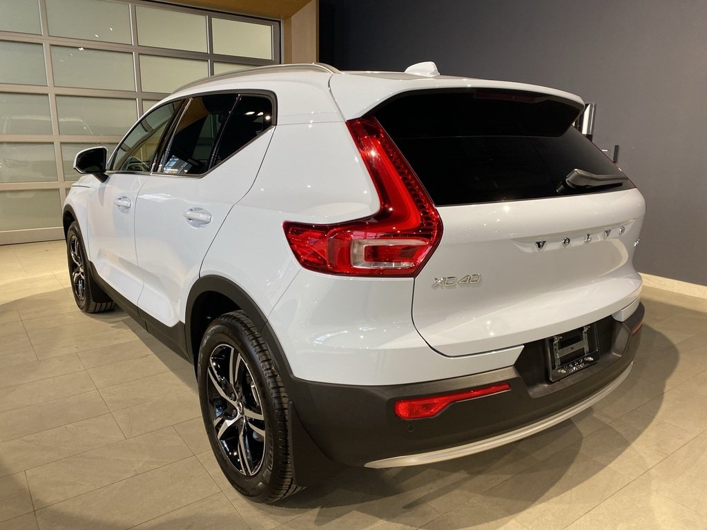 2025 Volvo XC40 B5 AWD Core Bright Theme-2
