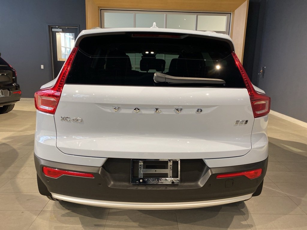 2025 Volvo XC40 B5 AWD Core Bright Theme-3