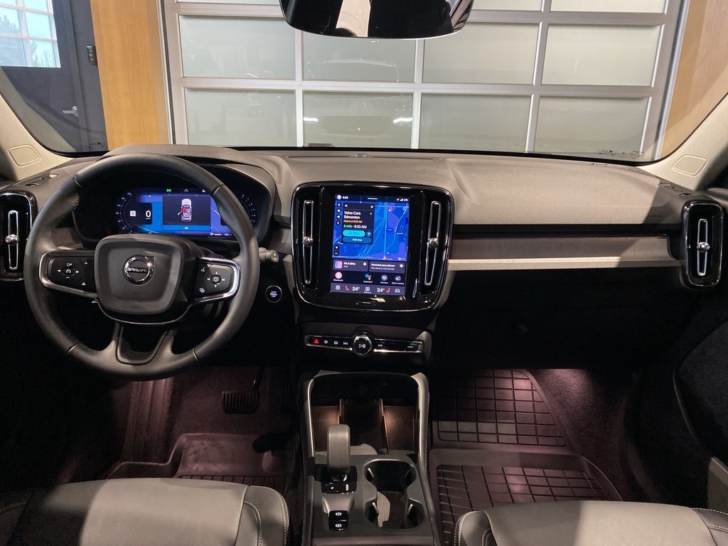 2025 Volvo XC40 B5 AWD Core Bright Theme-10