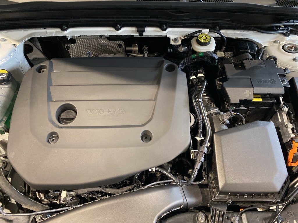 2025 Volvo XC40 B5 AWD Plus Dark Theme-24