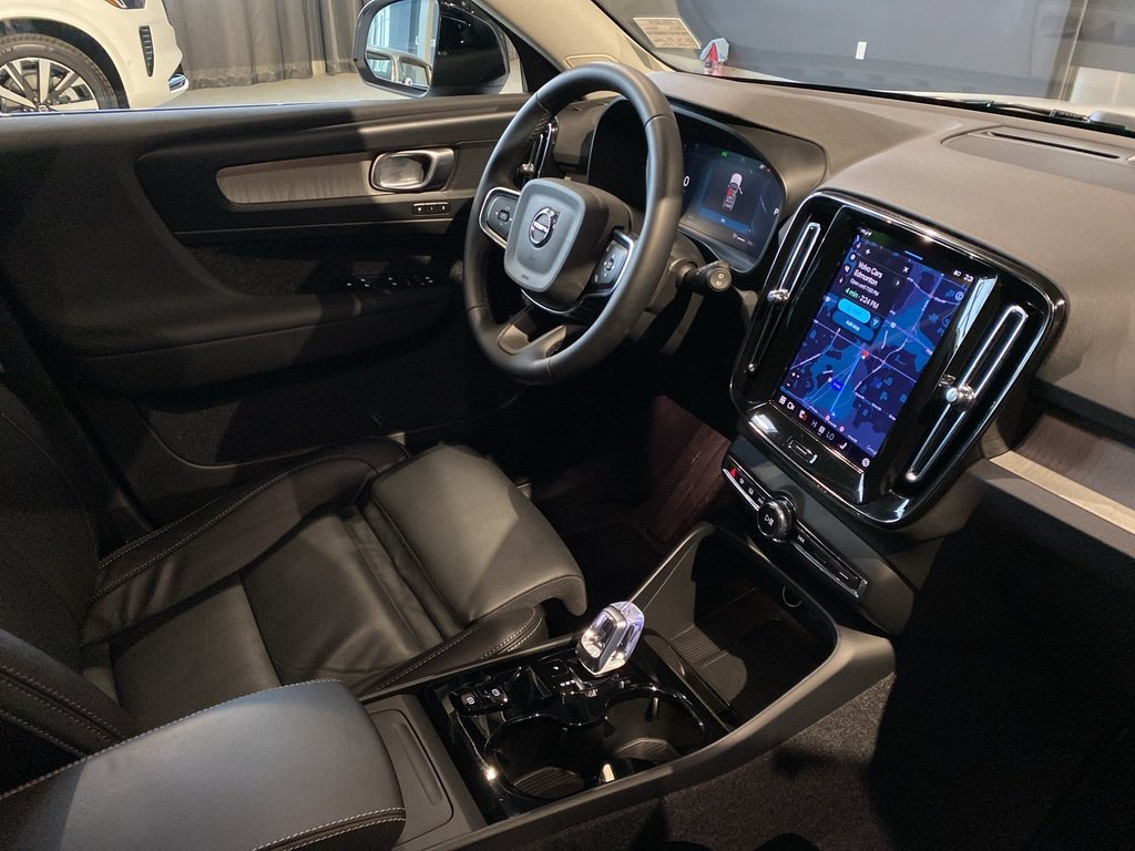 2025 Volvo XC40 B5 AWD Plus Dark Theme-22