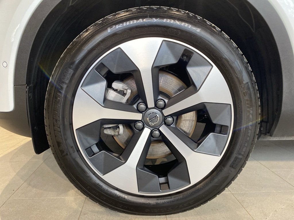 2025 Volvo XC40 B5 AWD Plus Dark Theme-8