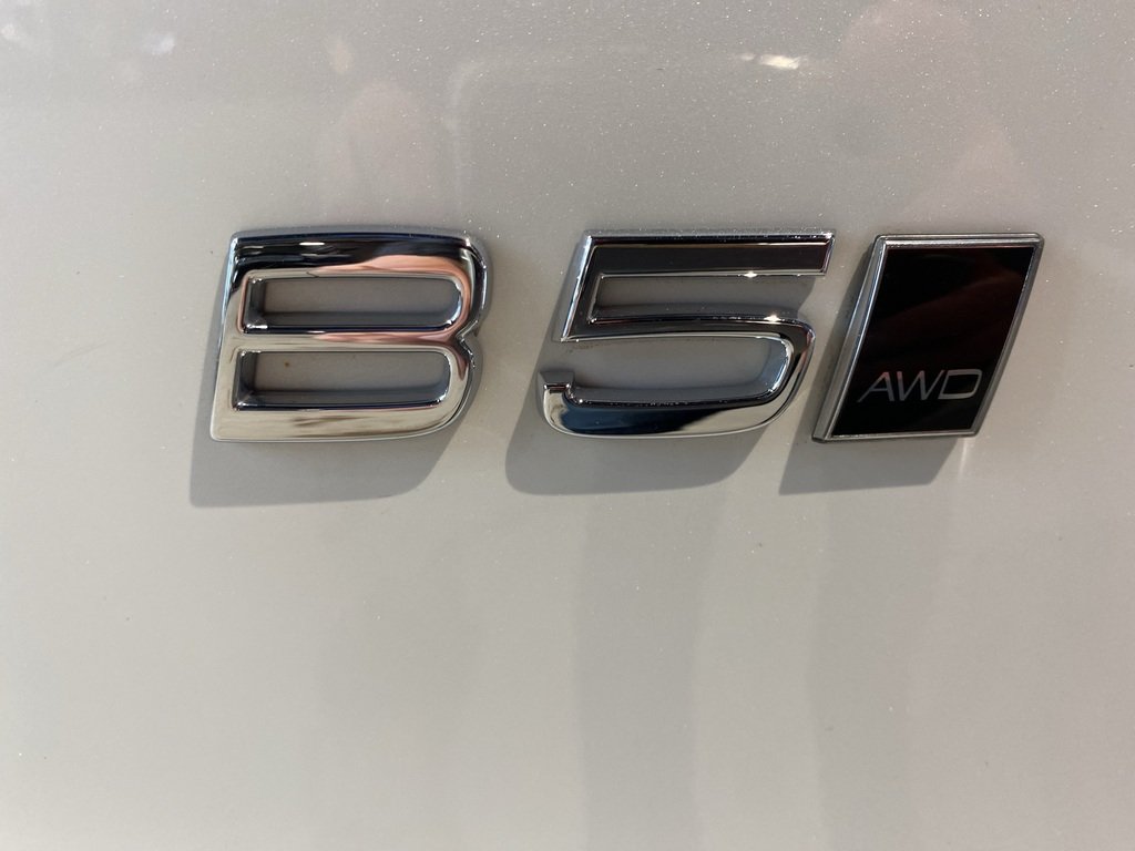2025 Volvo XC40 B5 AWD Plus Dark Theme-25