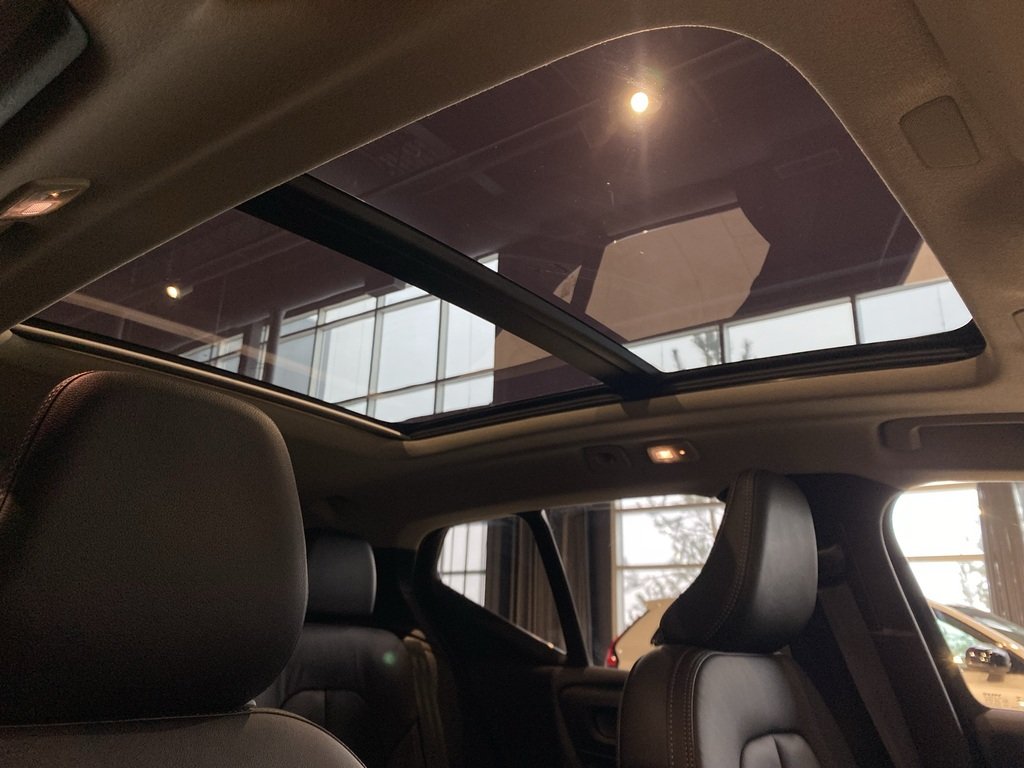 2025 Volvo XC40 B5 AWD Plus Dark Theme-23