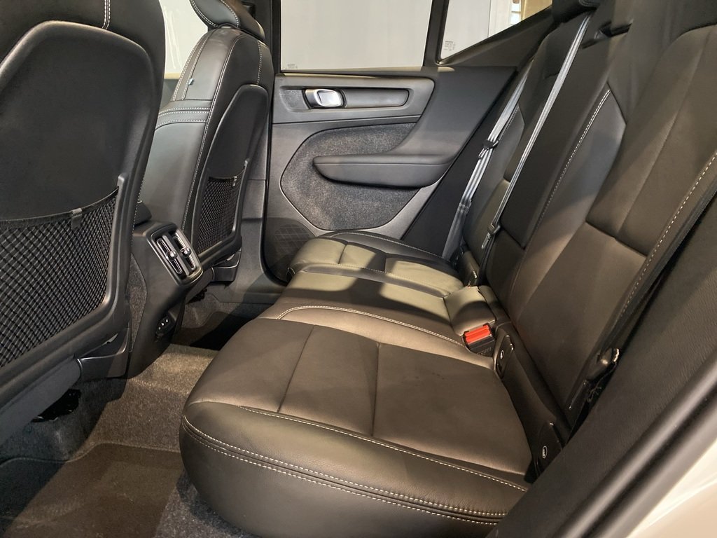 2025 Volvo XC40 B5 AWD Plus Dark Theme-17