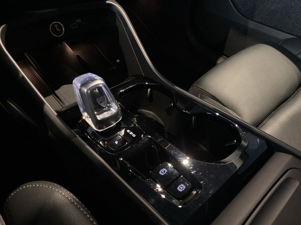 2025 Volvo XC40 B5 AWD Plus Dark Theme-12