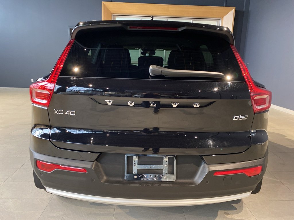 2025 Volvo XC40 B5 AWD Core Bright Theme-3