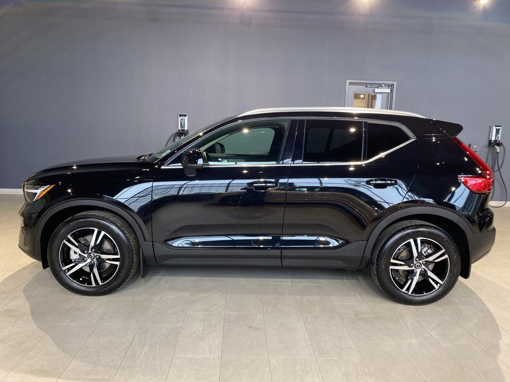 2025 Volvo XC40 B5 AWD Core Bright Theme-1