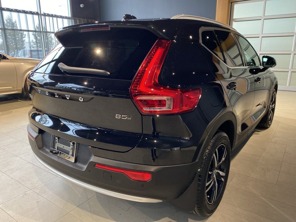 2025 Volvo XC40 B5 AWD Core Bright Theme-4