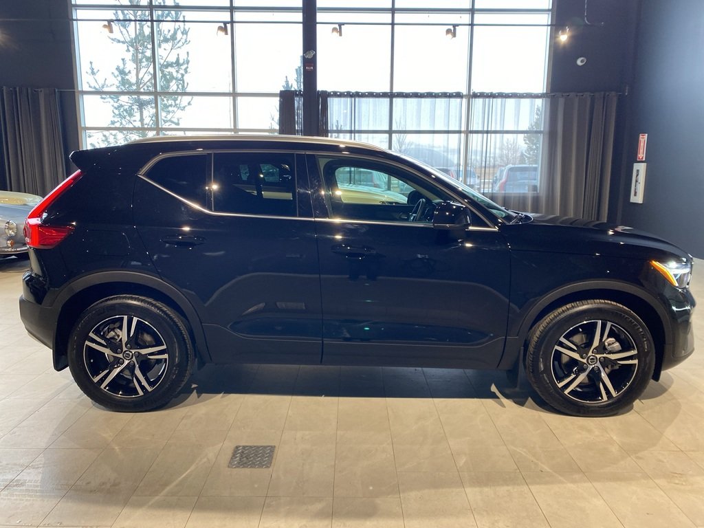 2025 Volvo XC40 B5 AWD Core Bright Theme-5