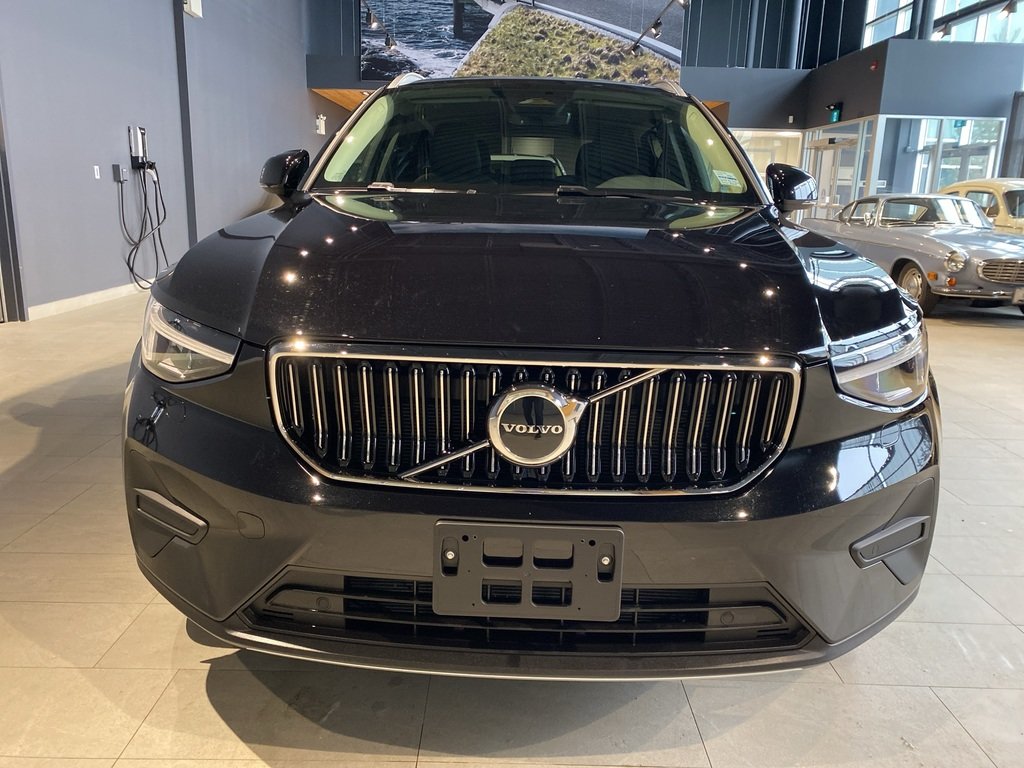2025 Volvo XC40 B5 AWD Core Bright Theme-7