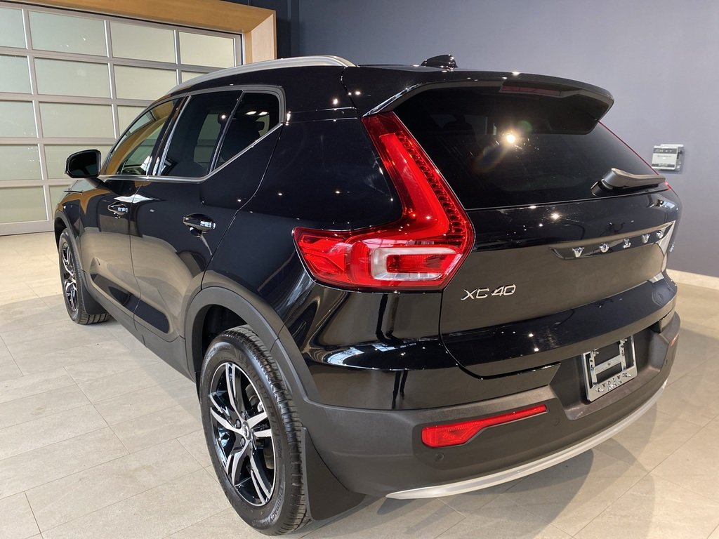2025 Volvo XC40 B5 AWD Core Bright Theme-2