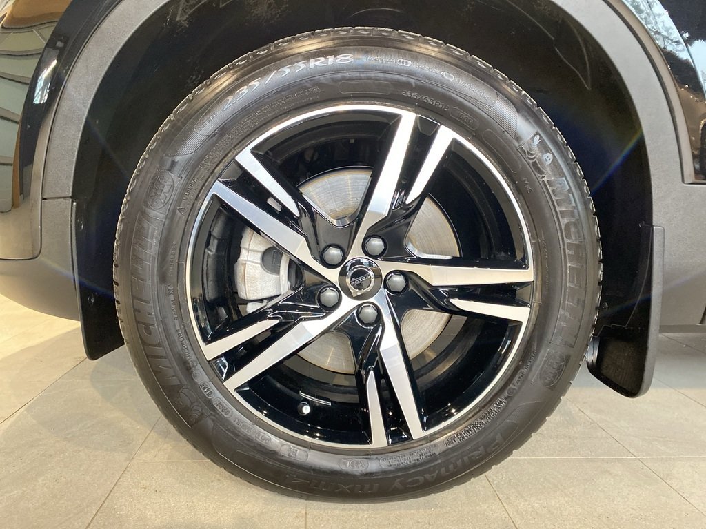 2025 Volvo XC40 B5 AWD Core Bright Theme-8