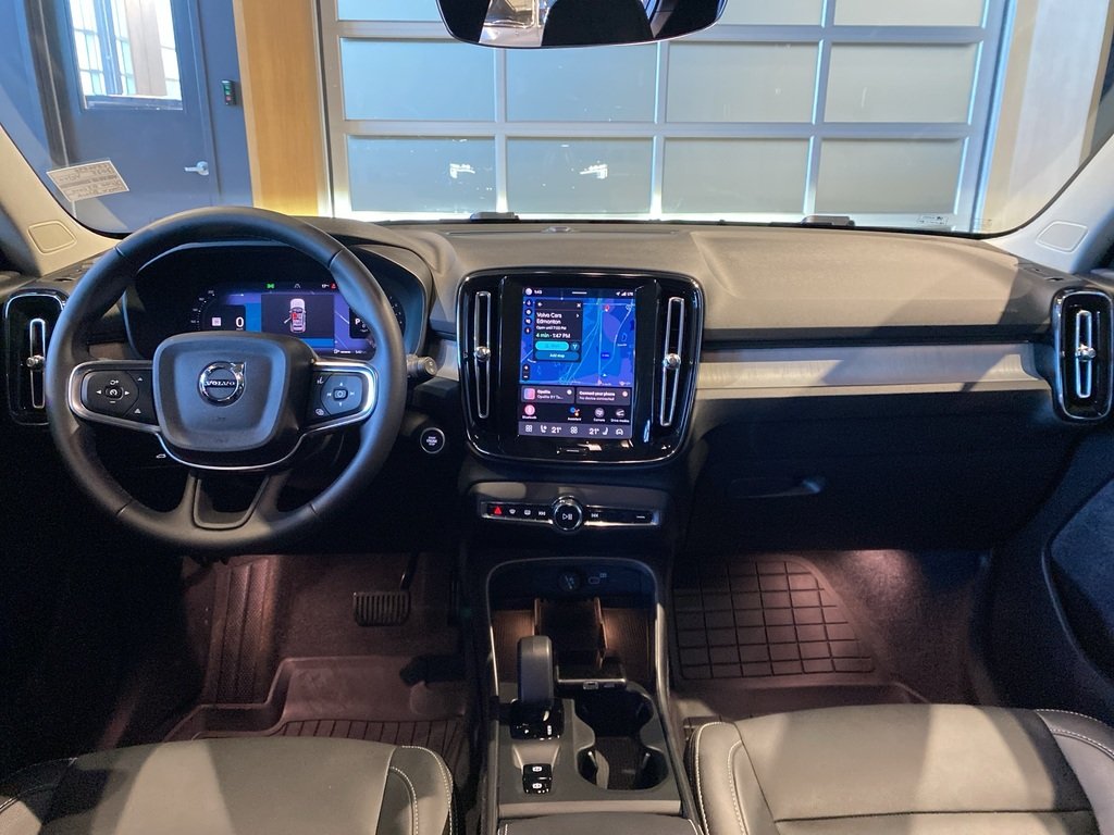 2025 Volvo XC40 B5 AWD Core Bright Theme-10