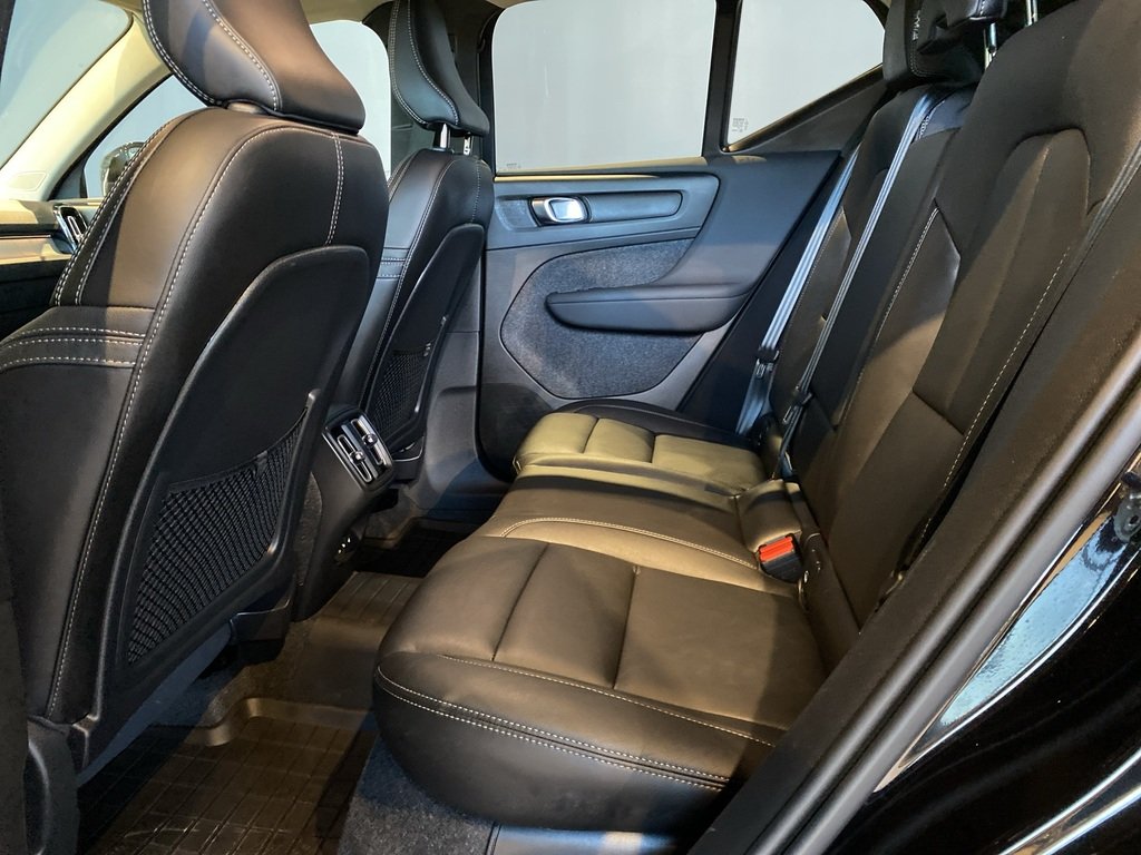 2025 Volvo XC40 B5 AWD Core Bright Theme-17