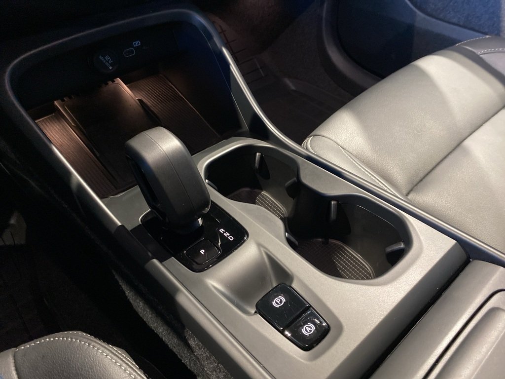 2025 Volvo XC40 B5 AWD Core Bright Theme-12