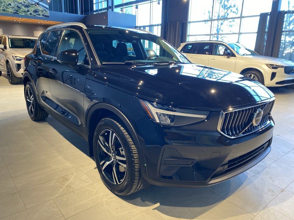 2025 Volvo XC40 B5 AWD Core Bright Theme-6