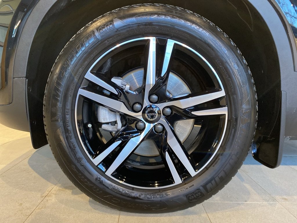 2025 Volvo XC40 B5 AWD Core Bright Theme-8