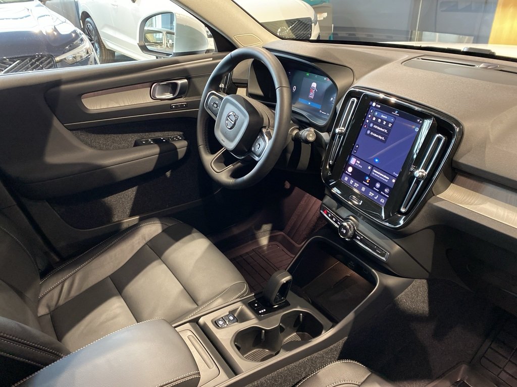 2025 Volvo XC40 B5 AWD Core Bright Theme-22