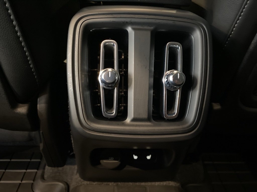 2025 Volvo XC40 B5 AWD Core Bright Theme-17