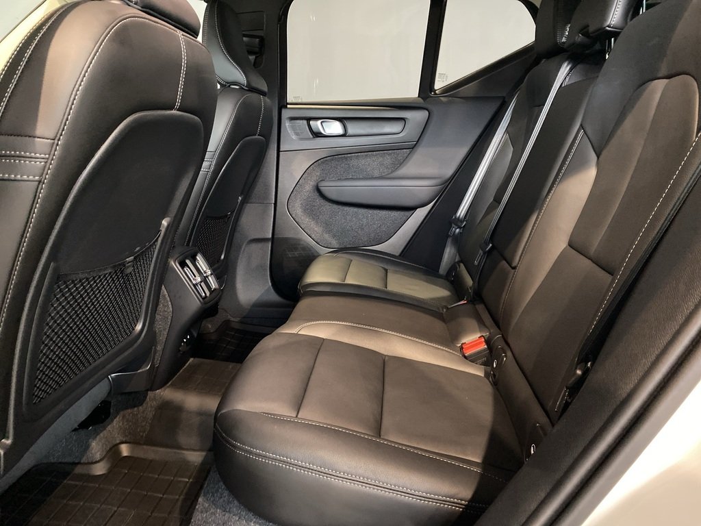 2025 Volvo XC40 B5 AWD Core Bright Theme-16