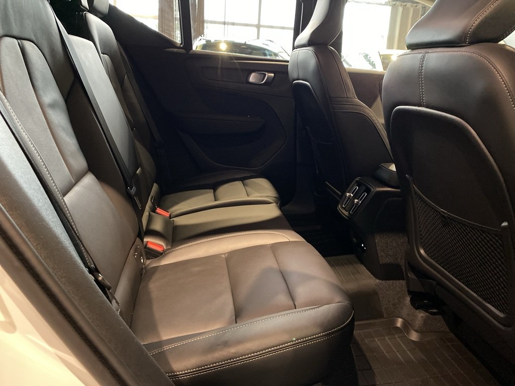 2025 Volvo XC40 B5 AWD Core Bright Theme-20