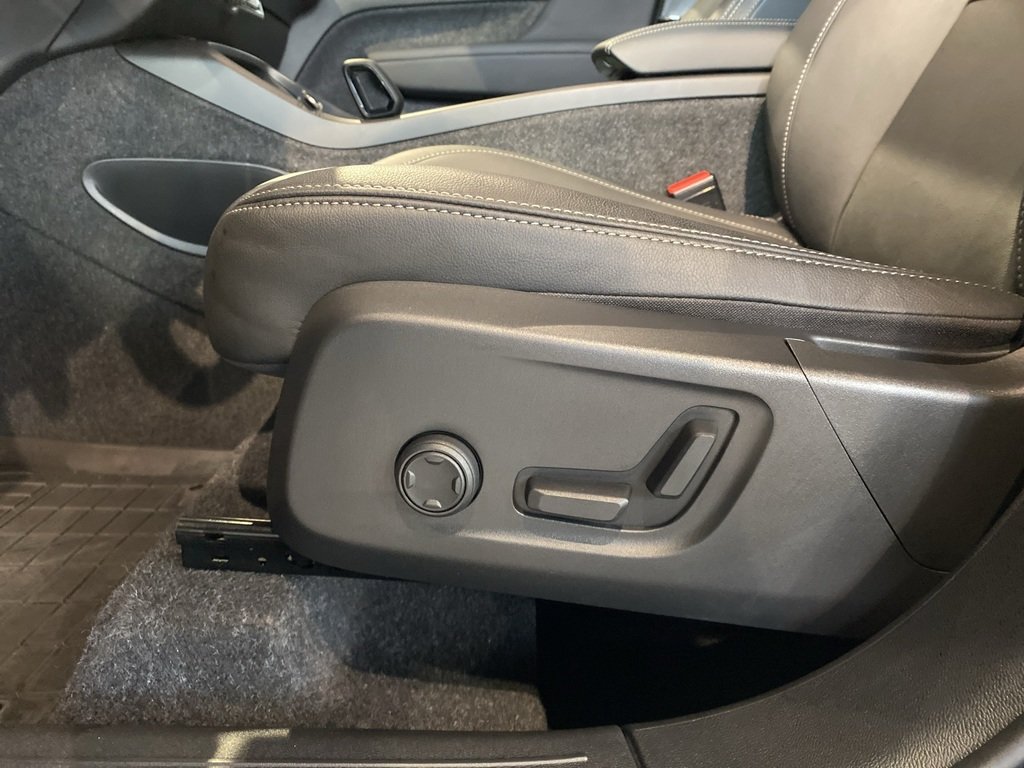2025 Volvo XC40 B5 AWD Core Bright Theme-12
