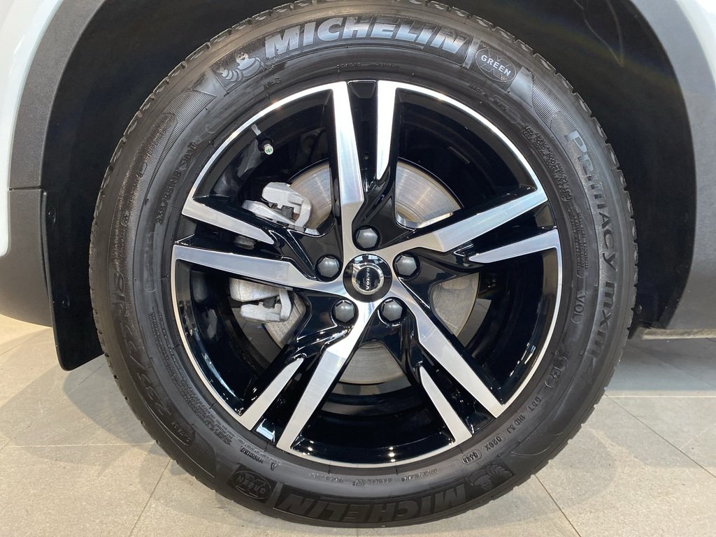 2025 Volvo XC40 B5 AWD Core Bright Theme-7