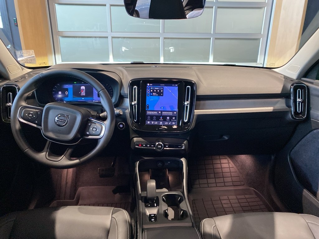 2025 Volvo XC40 B5 AWD Core Bright Theme-10