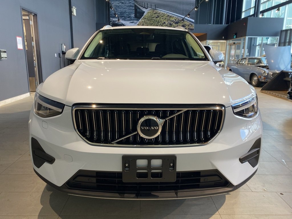2025 Volvo XC40 B5 AWD Core Bright Theme-7
