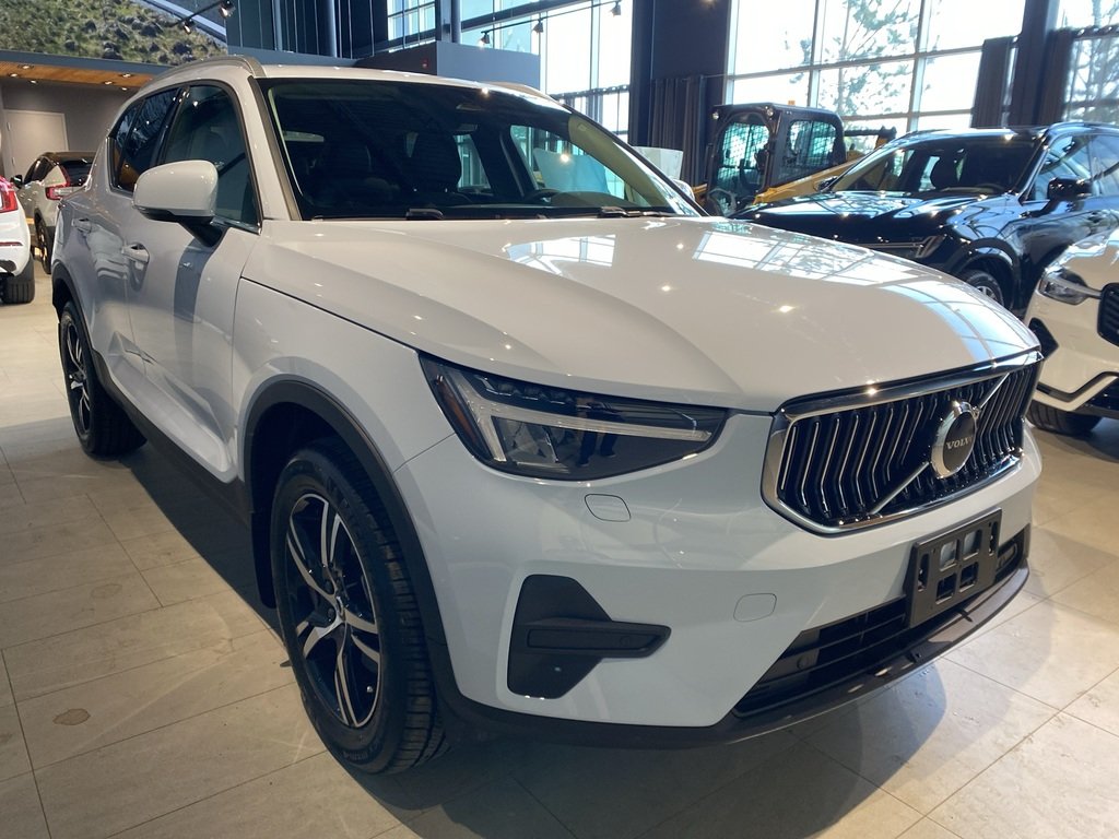 2025 Volvo XC40 B5 AWD Core Bright Theme-6