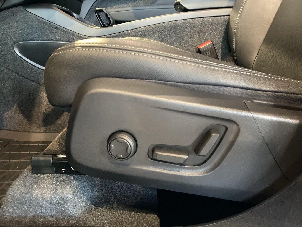 2025 Volvo XC40 B5 AWD Core Bright Theme-11
