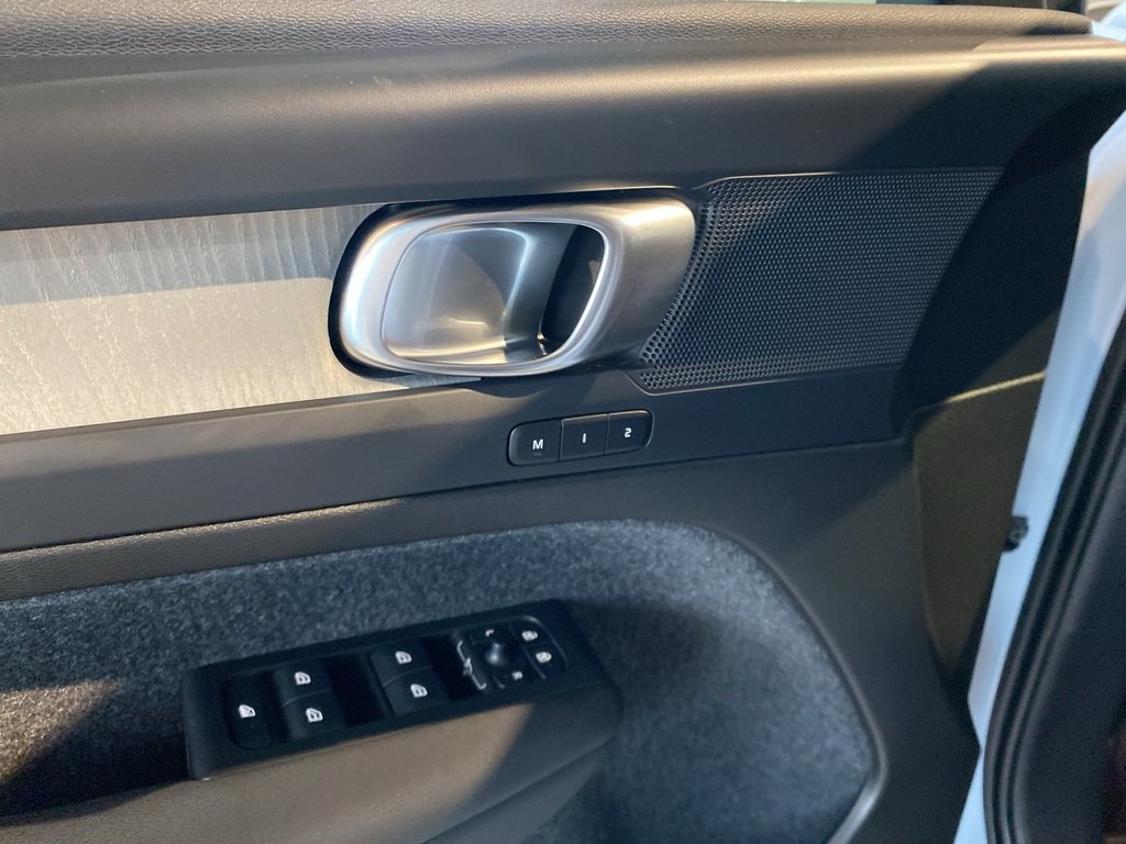2025 Volvo XC40 B5 AWD Core Bright Theme-10